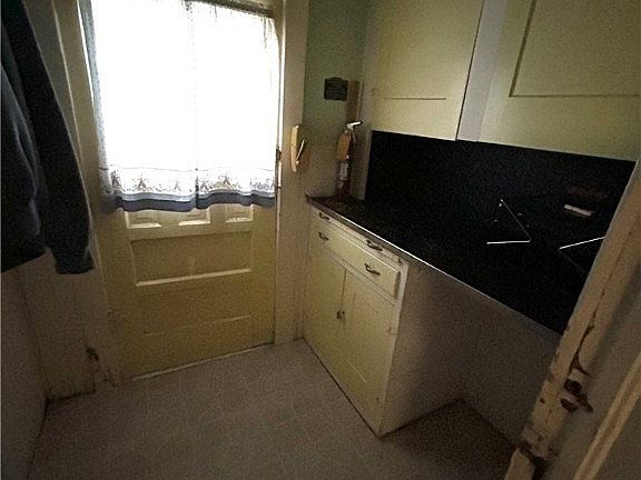 2nd image of 128 Pound St