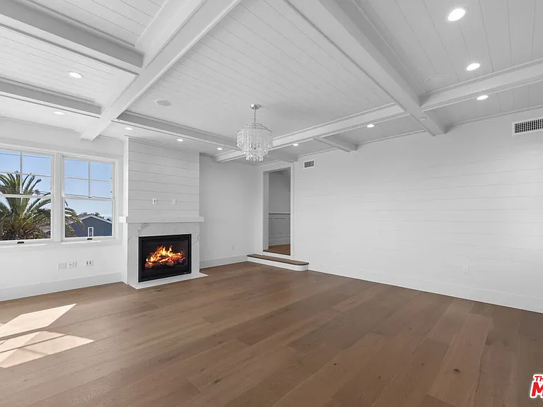 566 Ida St — Photo 17