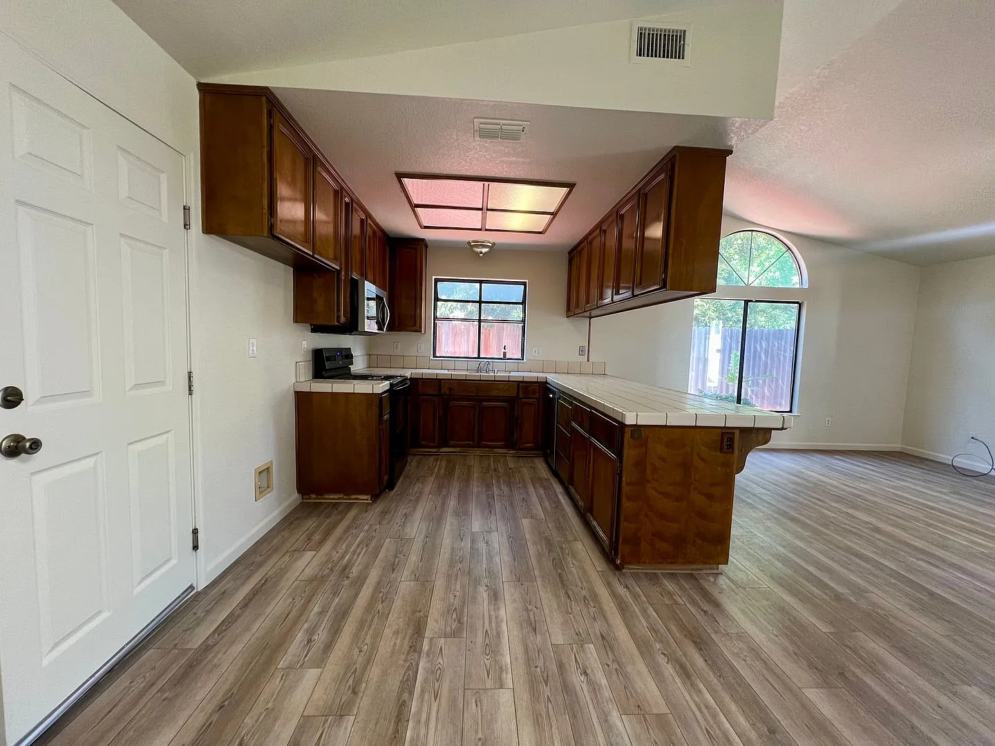 Charming 3 bed/2 bath with an Additional Detached 1 bed/1 bath Unit in the Backyard — Photo 3