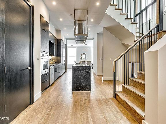 2nd image of 250 W 139th St