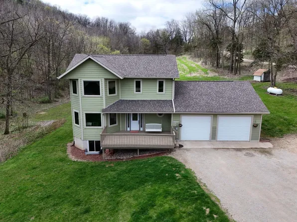 1667 Singing Bird Ln, New Albin, IA 52160