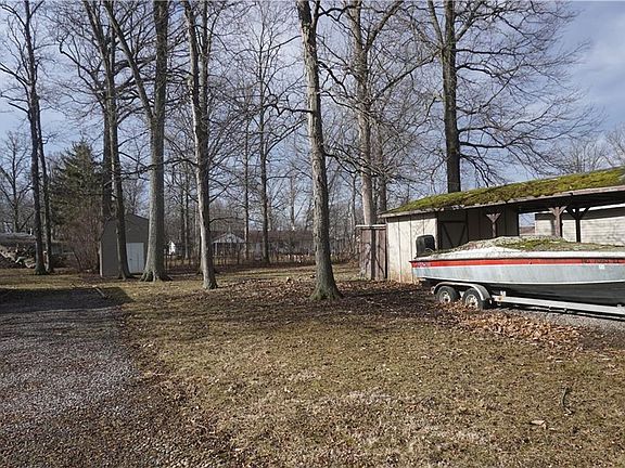 4th image of 9429 Lakeshore Dr N