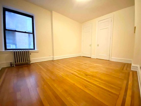 3rd image of 656 W 204th St APT 24