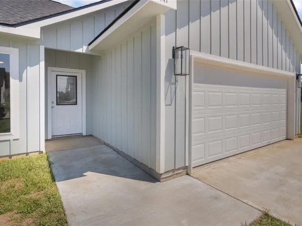 741 Autumn Ln, Livingston, TX 77351