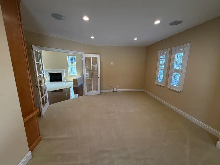 128 Regent Dr — Photo 20