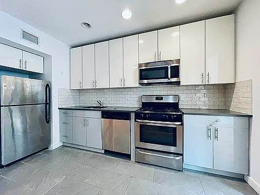 4th image of 212 E 14th St APT 3R