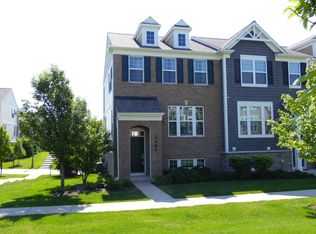 3267 Coral Ln, Glenview, IL
