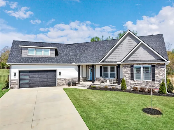 416 Drovers Ct, Travelers Rest, SC 29690