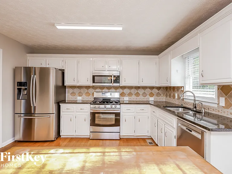 210 Calusa Lake Ct — Photo 6