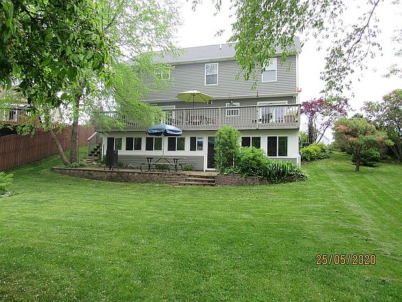 3rd image of 901 Hilltop Ln