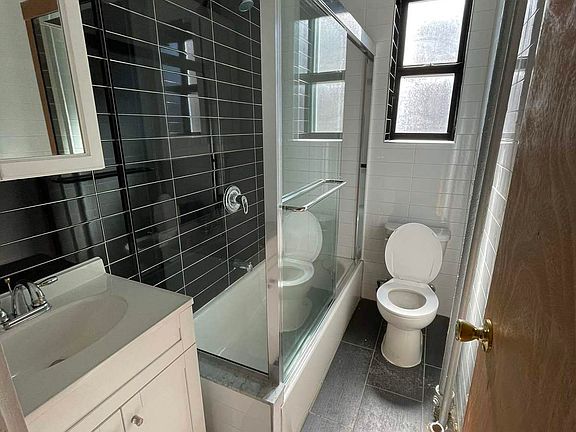 4th image of 2111 Beekman Pl APT 3B