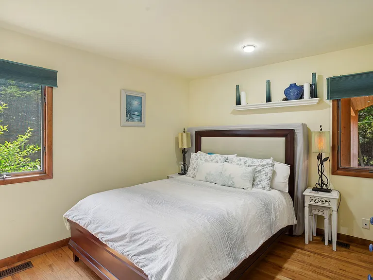 425 Cedar Point Dr E — Photo 25