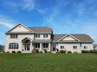 8033 Cavendish Rd, Neenah, WI 54956