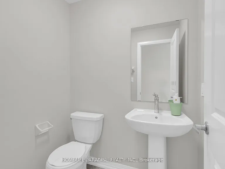 15 Blacklock St E #3 — Photo 8