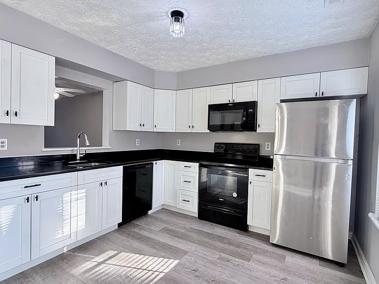 18674 Winding Creek Pl — Photo 3