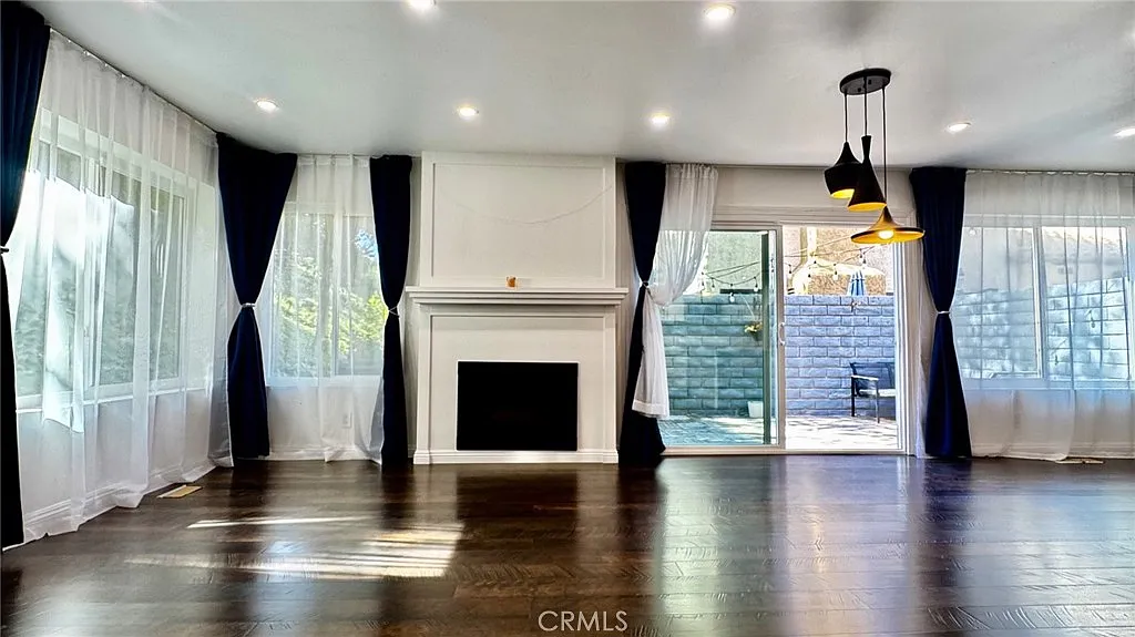 3 bed, 2.5 bath, 1565 sqft, $4,500 — Photo 2