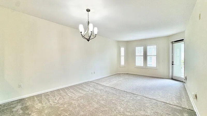 2 bed, 2.0 bath, 1287 sqft — Photo 3