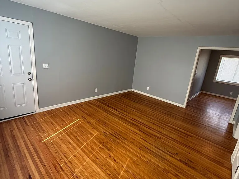 638 S Woodlawn Blvd — Photo 5