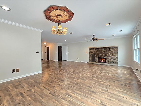 4th image of 7 Peacock Path
