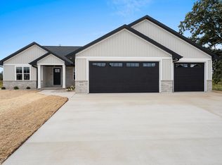 3218 Willow Rd, Green Bay, WI 54311
