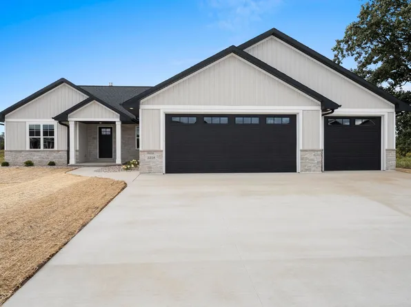 3218 Willow Rd, Green Bay, WI 54311