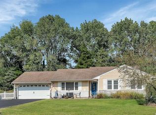 25 Hemlock Ln, Smithtown, NY 11787