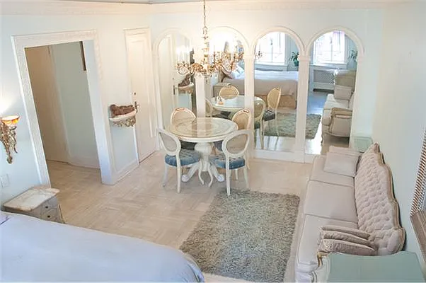 Sold by Bank Neary | media 12