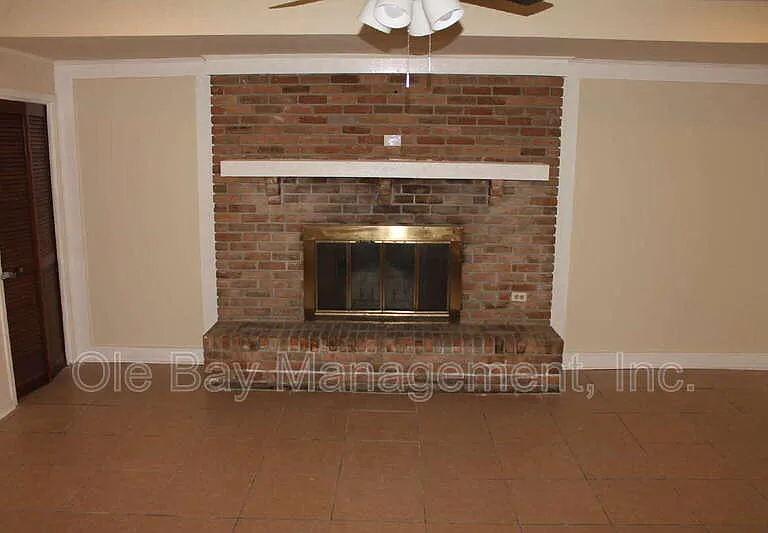1002 Centerwood Dr — Photo 5