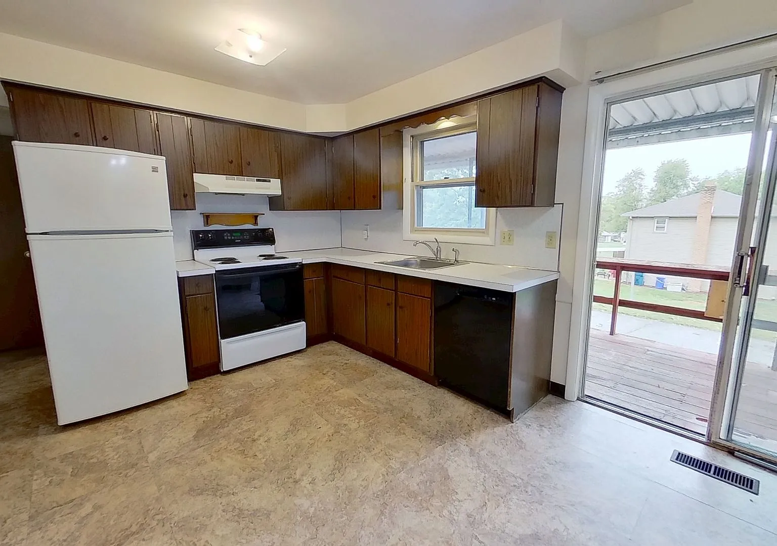 Semi-Detached 2 Bedroom Townhome — Photo 4