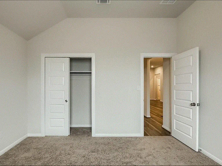 113 Thurston Dr — Photo 24