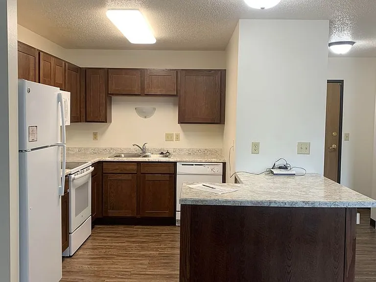 Dakota E & W Apartments — Photo 125