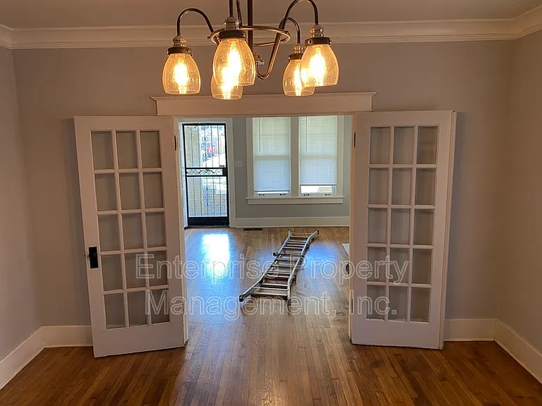 414 N Willett St — Photo 10