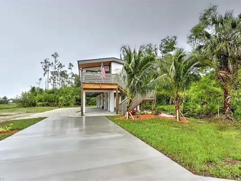 3260 Woodside Ave — Photo 1