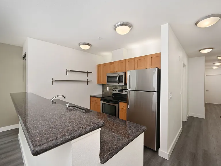 1610 Belmont Ave #513 — Photo 2
