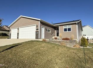 5507 Niagara Dr, Bismarck, ND 58503