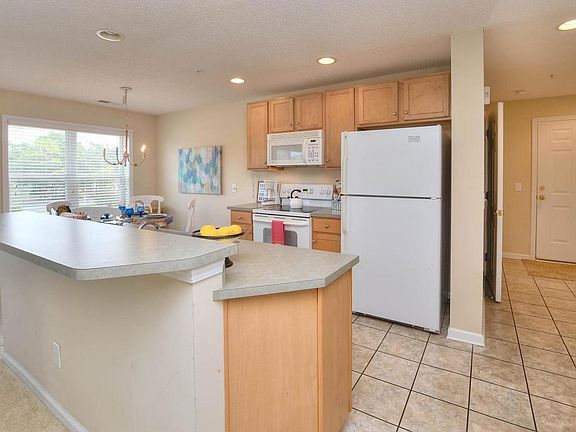 5th image of 3350 Club Villas Dr