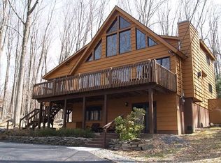 1797 Roamingwood Ct, Lake Ariel, PA 18436