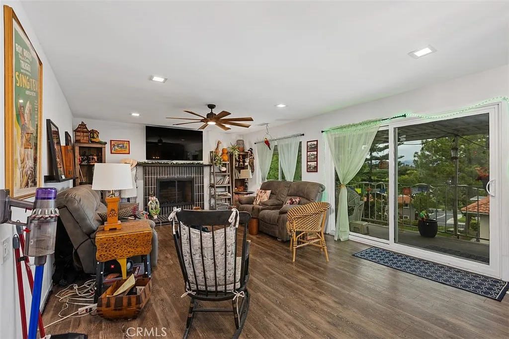 2 bed, 1057 sqft, $2,700 — Photo 3