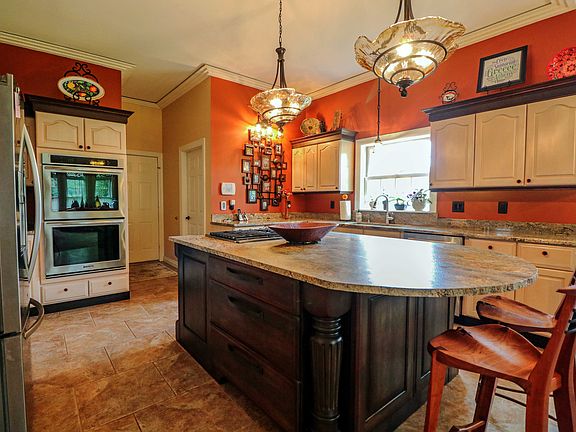4th image of 305 Bowers Ln
