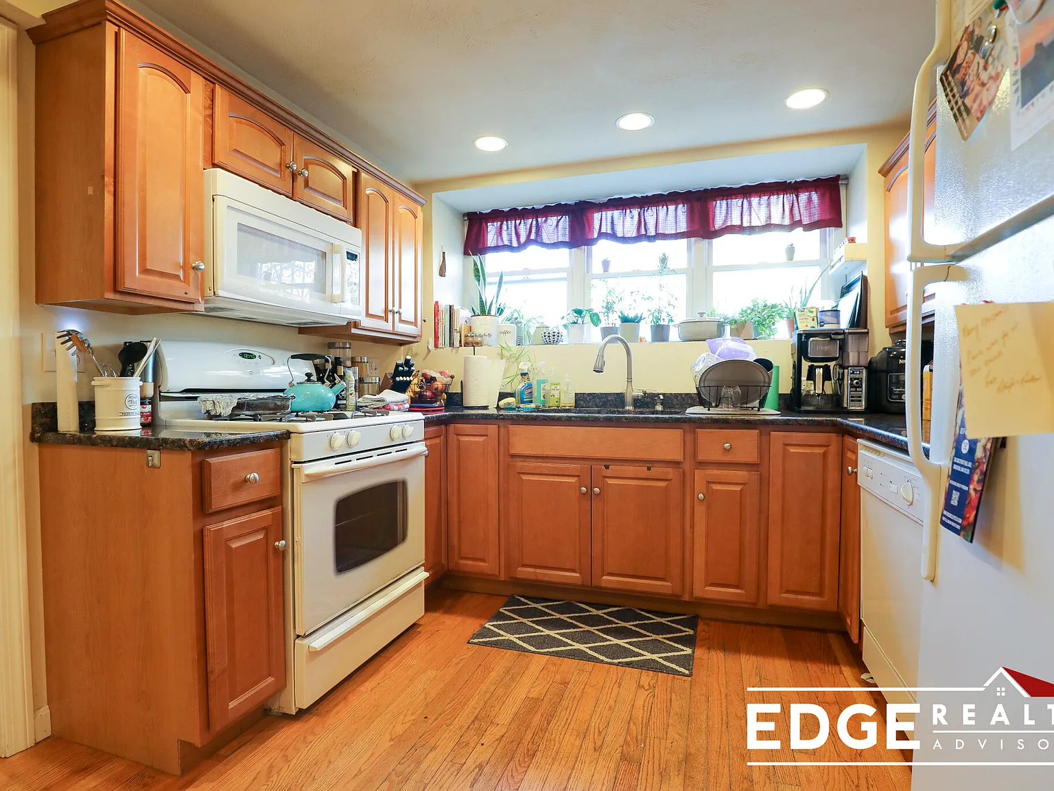 3 bed, 1100 sqft, $3,600 — Photo 2