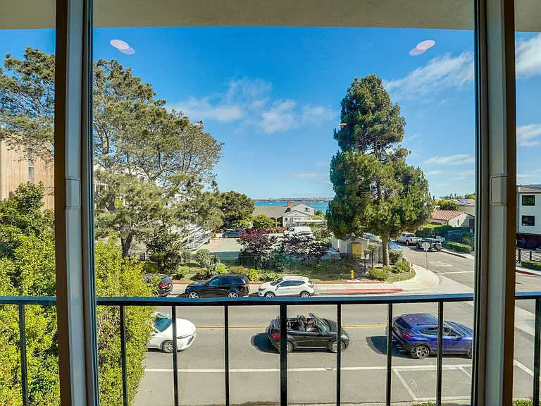1102 Pacific Beach Dr — Photo 35