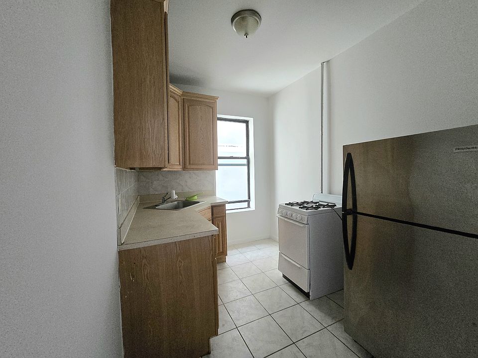 2nd image of 2547 38th St APT 2