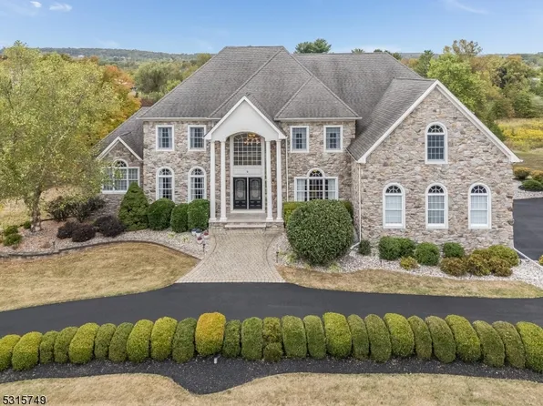 4 Kren Dr, Raritan Twp., NJ 08551