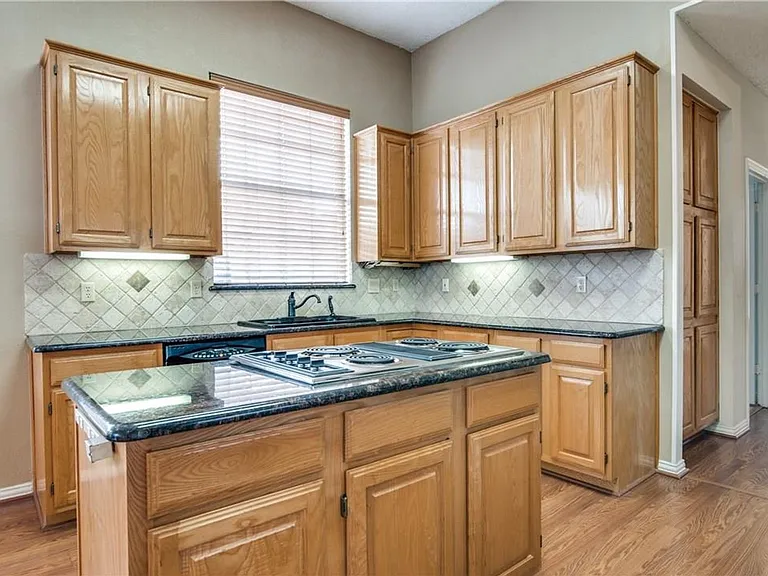 11017 Knoxville Ln — Photo 7