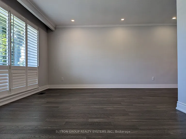 297 Balmoral Dr — Photo 4