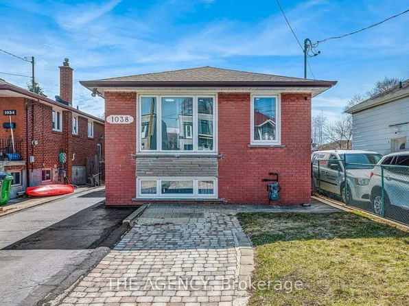 1038 Alexandra Ave, Mississauga, ON L5E 1Z8
