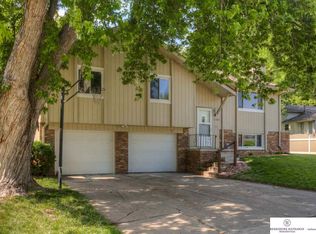 11016 Crown Point Ave, Omaha, NE 68164