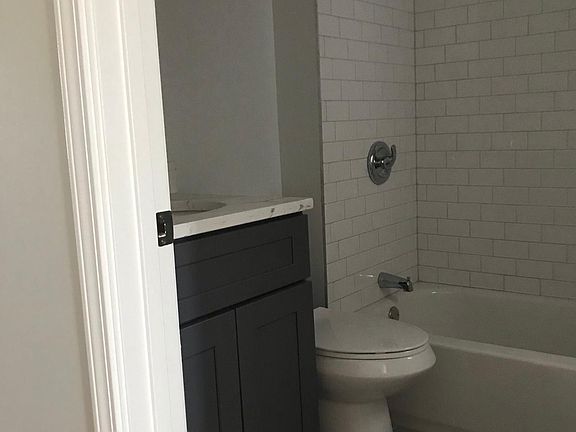2nd image of 1630 N Avers Ave Floor 3