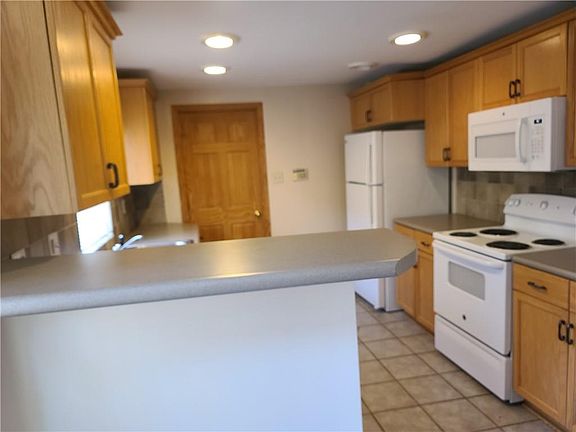 3rd image of 5111 Forest Ave