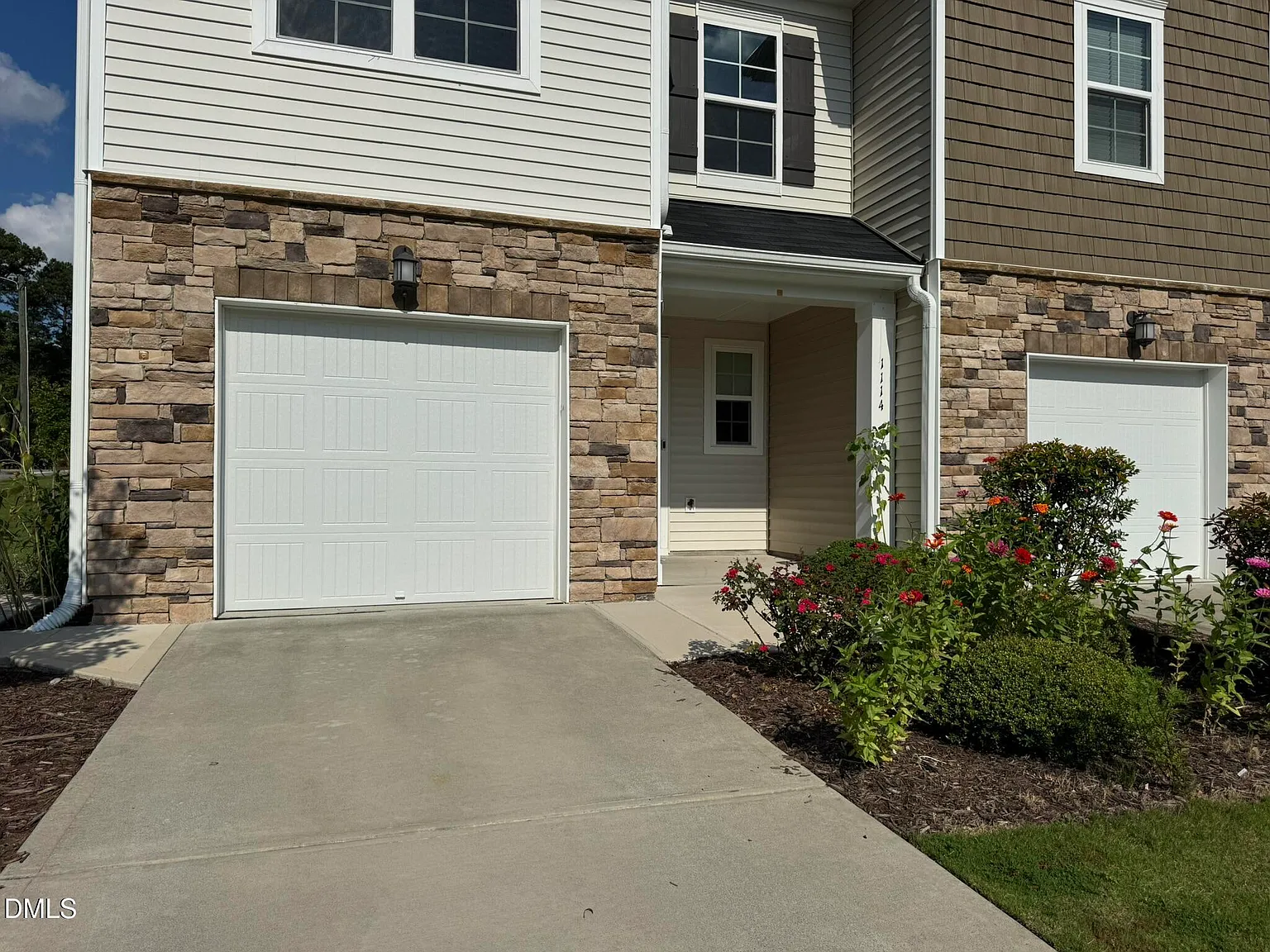 3 bed, 2.5 bath, 1800 sqft, $2,150 — Photo 3